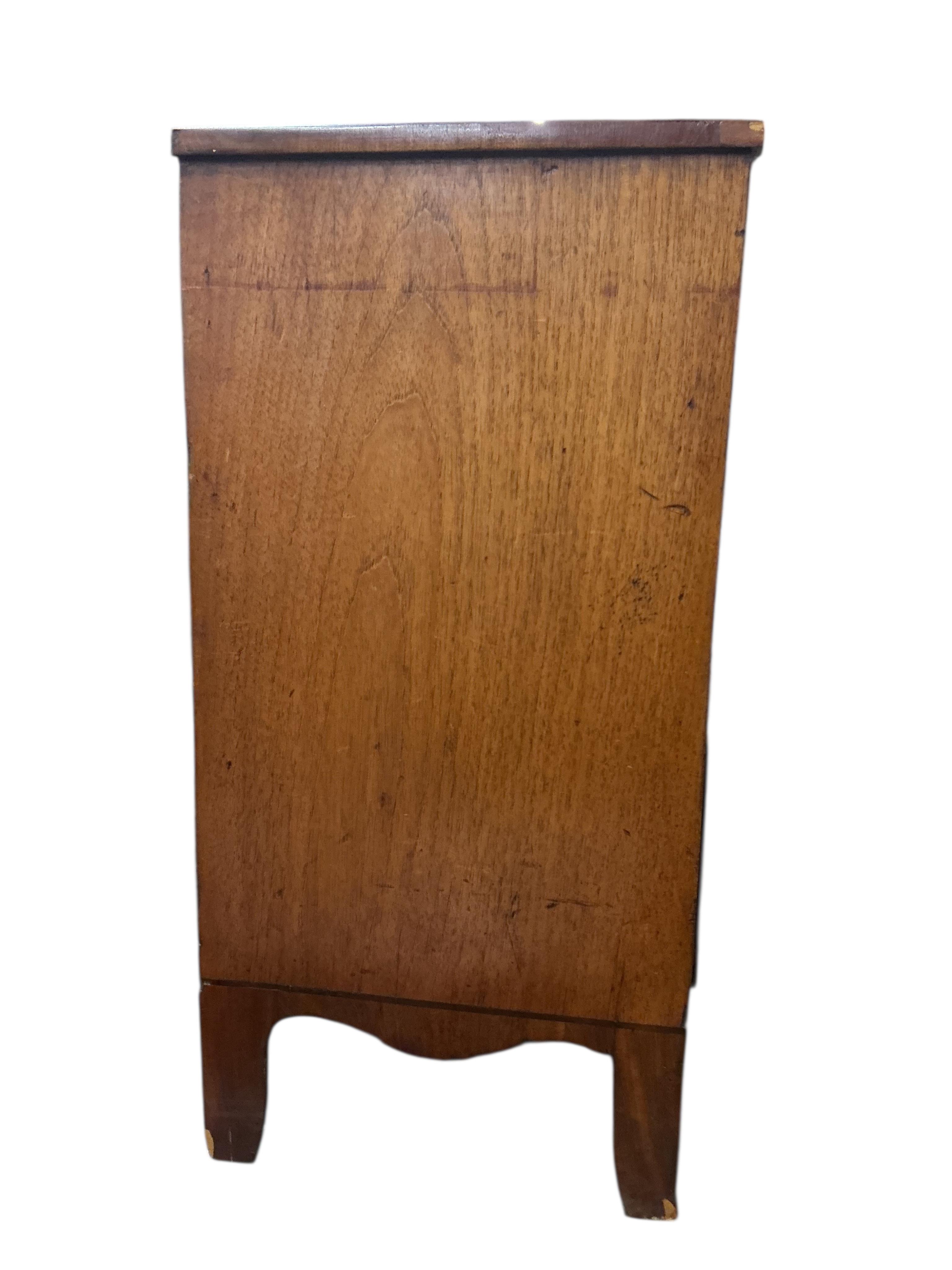 A small Regency mahogany four drawer chest, width 91cm, depth 45cm, height 89cm